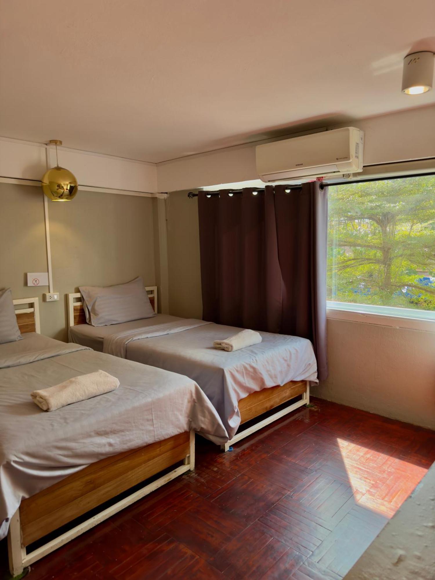 You Empire Hostel & Bar Pakse Dış mekan fotoğraf